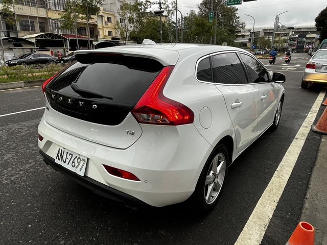 VOLVO富豪 V40  第4張相片