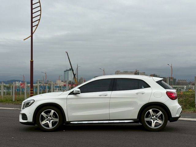 M-BENZ賓士 GLA180  第2張相片