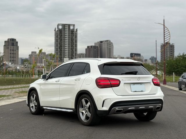 M-BENZ賓士 GLA180  第3張相片