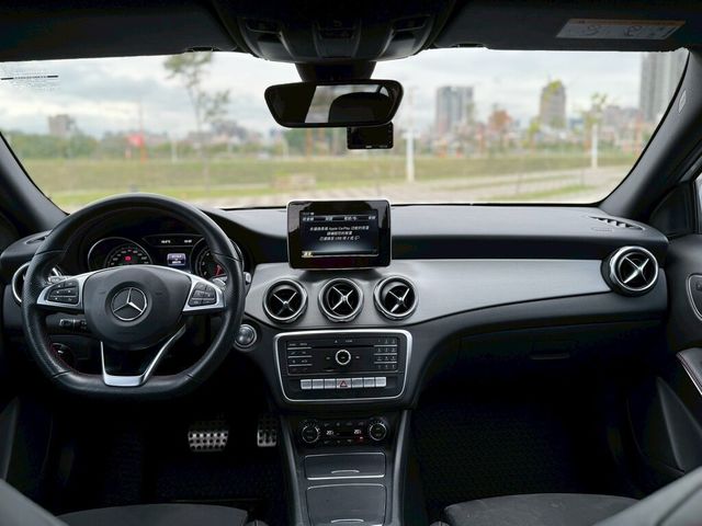 M-BENZ賓士 GLA180  第11張相片