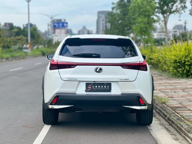 LEXUS凌志 UX200  第5張相片