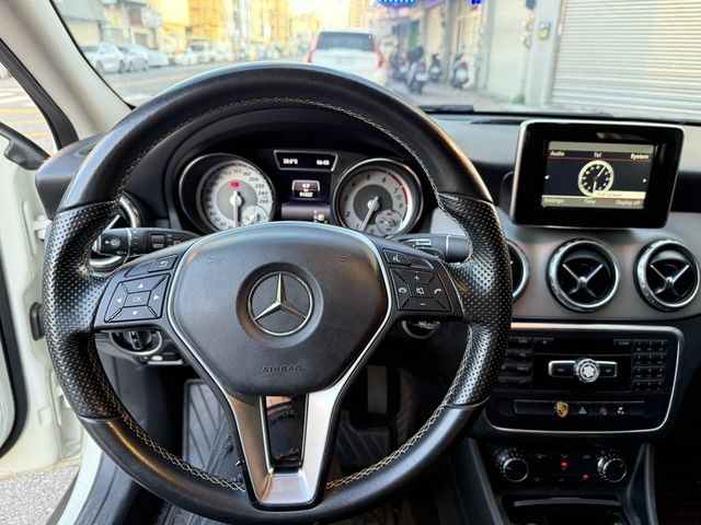 M-BENZ賓士 GLA200  第5張相片