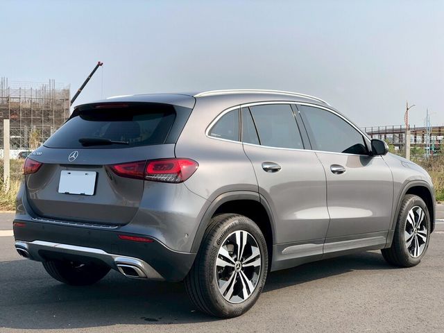 M-BENZ賓士 GLA200  第3張相片