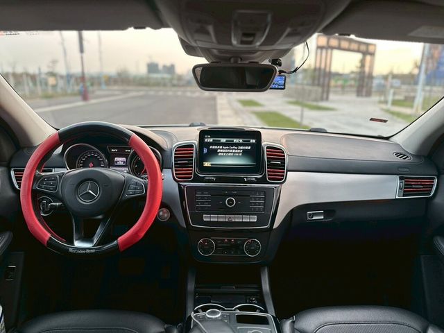 M-BENZ賓士 GLE COUPE  第4張相片