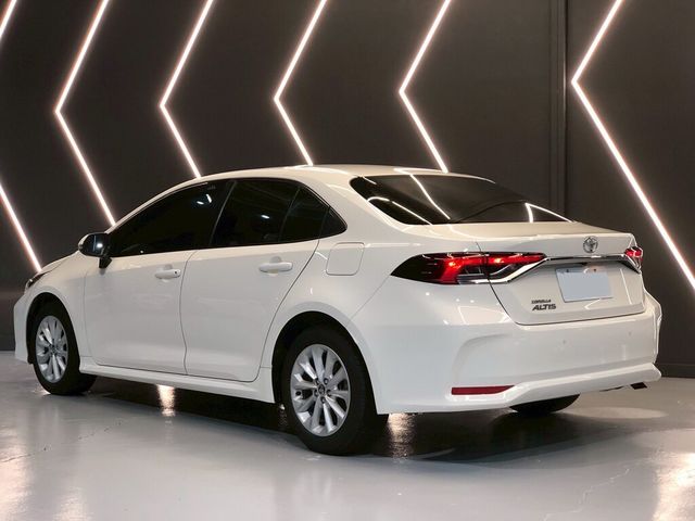 TOYOTA豐田 ALTIS  第3張相片