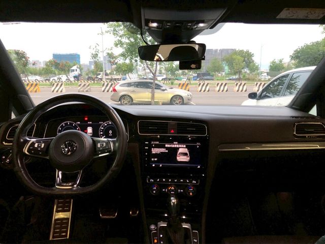 VOLKSWAGEN福斯 GOLF  第3張相片