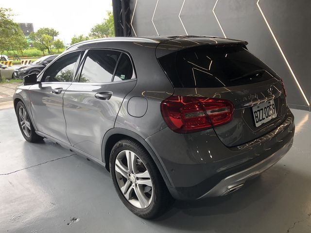 M-BENZ賓士 GLA200  第4張相片