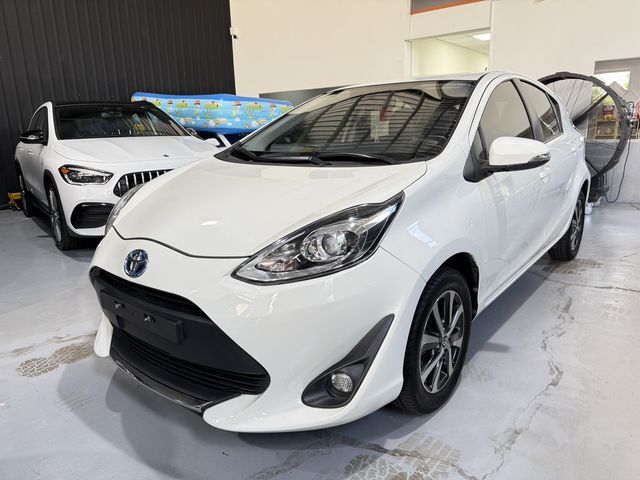 TOYOTA豐田 PRIUS C  第2張相片