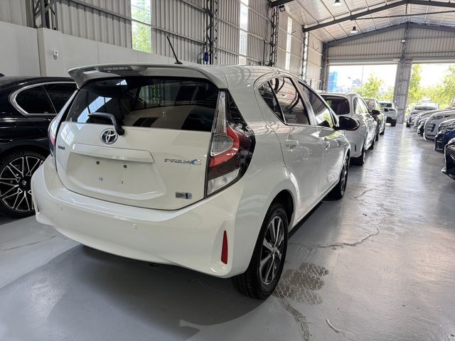 TOYOTA豐田 PRIUS C  第4張相片