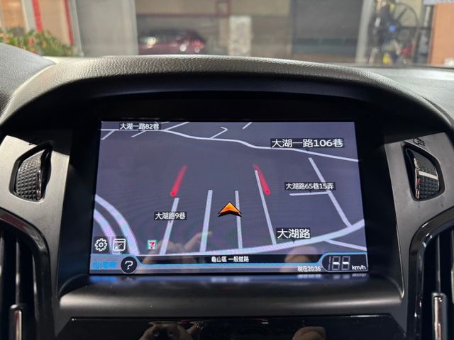 FOCUS 2.0S 5門/實跑6萬多公里/天窗/恆溫定速/衛星導航/倒車影像/全車原版件  第11張相片