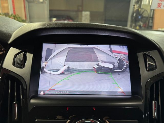 FOCUS 2.0S 5門/實跑6萬多公里/天窗/恆溫定速/衛星導航/倒車影像/全車原版件  第12張相片