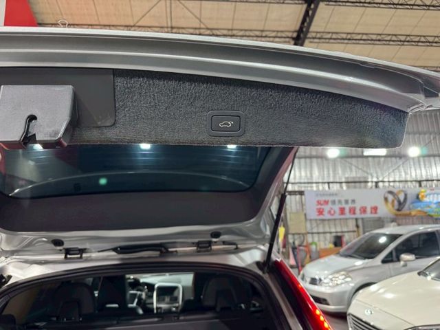 全景天窗/ACC跟車/盲點偵測/電尾門/四輪傳動/雙區恆溫/衛星導航/倒車影像  第16張相片