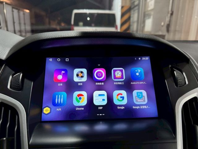 3.5代馬丁頭/實跑7萬多公里/定速/安卓機大螢幕/衛星導航/倒車影像/實車實價可全貸  第10張相片