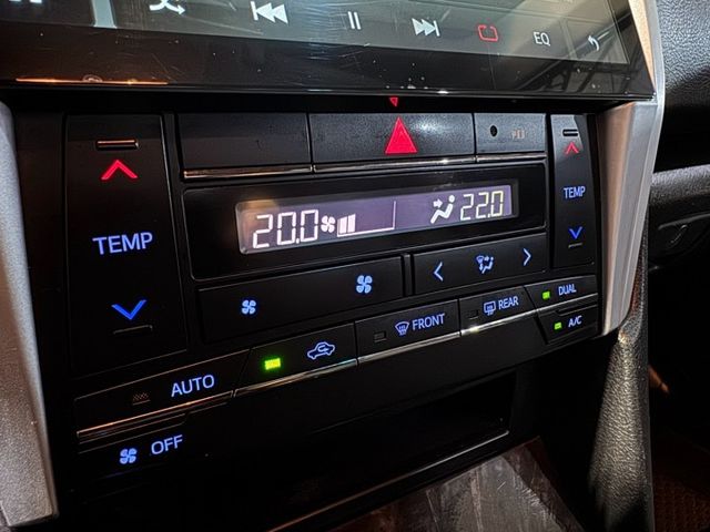 優質舒適大型房車/衛星導航/倒車影像/HID頭燈/左右獨立恆溫/後做出風口/可低利率分期全額貸款  第10張相片