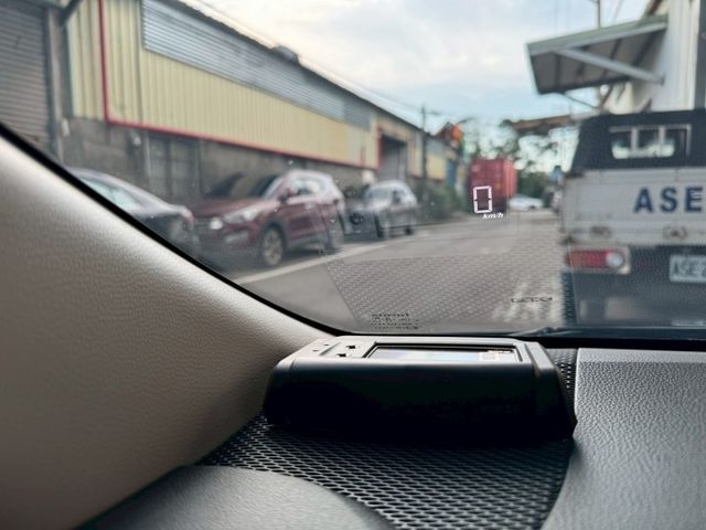 稀有尊絕版/數位儀表/實跑7萬多/摸門解鎖/按鍵式啟動/全車7顆安全氣囊/後座出風口  第8張相片