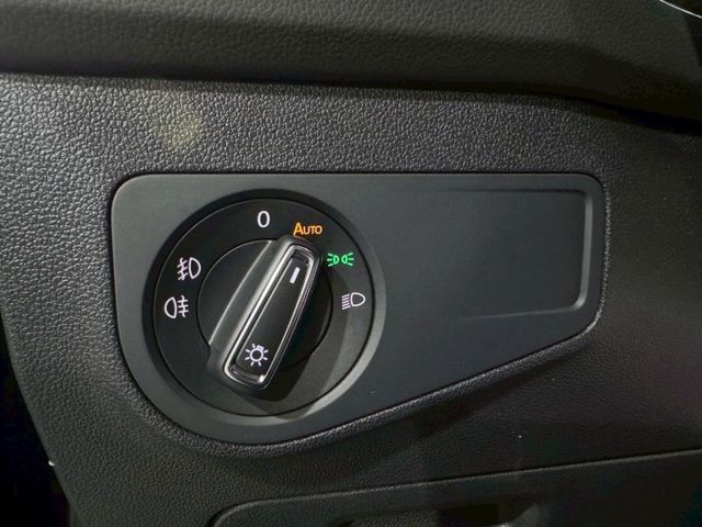 里程實跑6萬多都在原廠保養/LED頭燈/摸門/I-KEY啟動/電動尾門/倒車影像/Apple CarPlay/可全額貸款  第6張相片