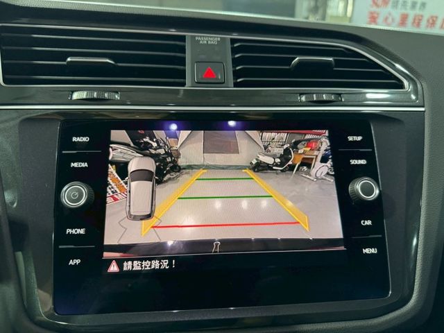 里程實跑6萬多都在原廠保養/LED頭燈/摸門/I-KEY啟動/電動尾門/倒車影像/Apple CarPlay/可全額貸款  第10張相片