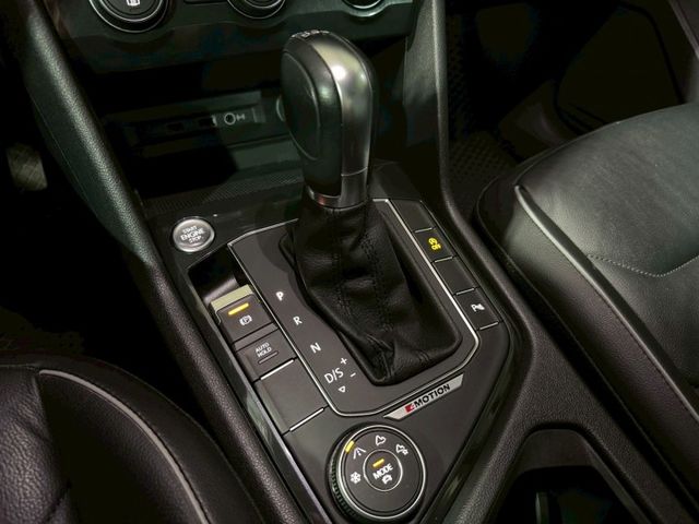 里程實跑6萬多都在原廠保養/LED頭燈/摸門/I-KEY啟動/電動尾門/倒車影像/Apple CarPlay/可全額貸款  第13張相片