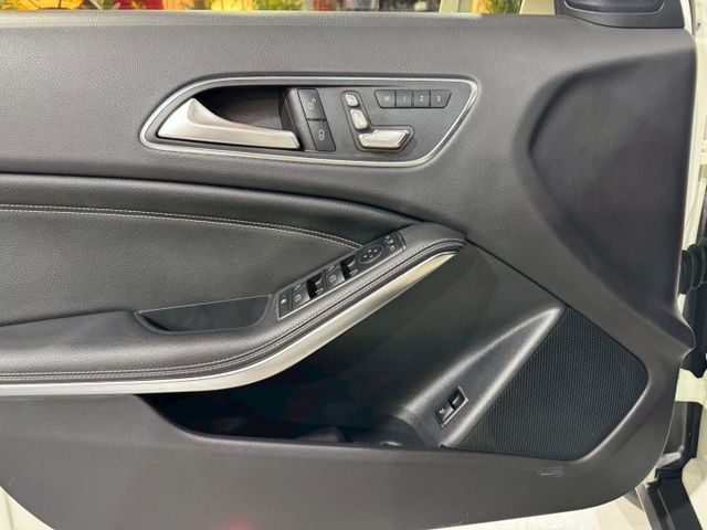 GLA200D/小改款LED頭燈/里程實跑4萬多公里/原版件/雙前座電動椅/電尾門/倒車影像/可全額貸  第6張相片