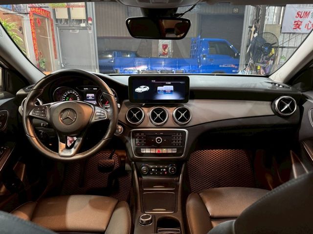 GLA200D/小改款LED頭燈/里程實跑4萬多公里/原版件/雙前座電動椅/電尾門/倒車影像/可全額貸  第9張相片