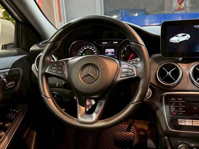 GLA200D/小改款LED頭燈/里程實跑4萬多公里/原版件/雙前座電動椅/電尾門/倒車影像/可全額貸  第13張相片