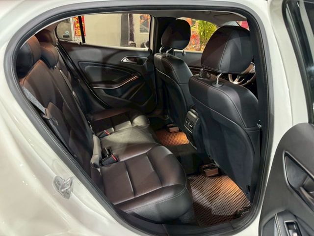 GLA200D/小改款LED頭燈/里程實跑4萬多公里/原版件/雙前座電動椅/電尾門/倒車影像/可全額貸  第16張相片