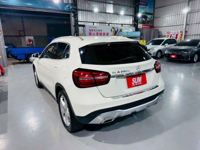 GLA200D/小改款LED頭燈/里程實跑4萬多公里/原版件/雙前座電動椅/電尾門/倒車影像/可全額貸  第18張相片