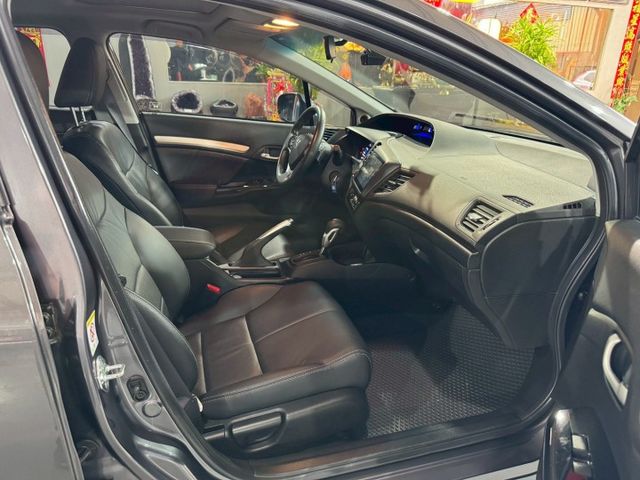 CIVIC K14 VTi-S 9.5代/實跑7萬多/方向盤換檔撥片/倒車影像/衛星導航/HID頭燈/天窗/恆溫定速/  第8張相片