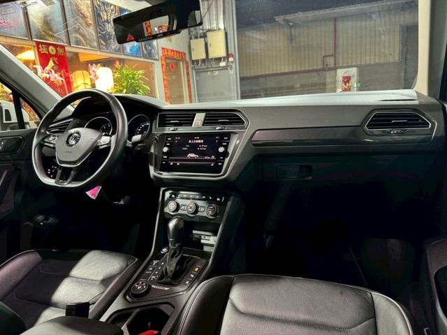 實跑6萬多公里原廠保養中/全車原版件/倒車影像/環景影像/電尾門/可全額貸款  第8張相片