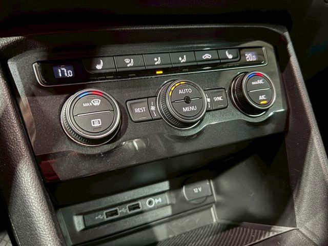 實跑6萬多公里原廠保養中/全車原版件/倒車影像/環景影像/電尾門/可全額貸款  第11張相片