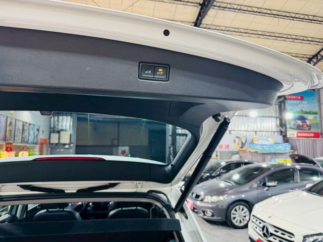 實跑6萬多公里原廠保養中/全車原版件/倒車影像/環景影像/電尾門/可全額貸款  第16張相片