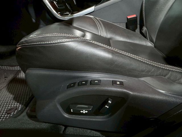 可全額貸款/方向盤F1換檔/柴油省油省稅大扭力/衛星導航/倒車影像/左右獨立恆溫  第6張相片