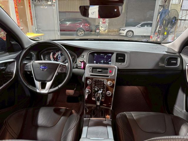 可全額貸款/方向盤F1換檔/柴油省油省稅大扭力/衛星導航/倒車影像/左右獨立恆溫  第7張相片