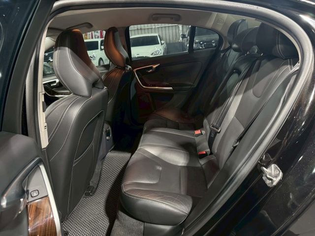 可全額貸款/方向盤F1換檔/柴油省油省稅大扭力/衛星導航/倒車影像/左右獨立恆溫  第14張相片