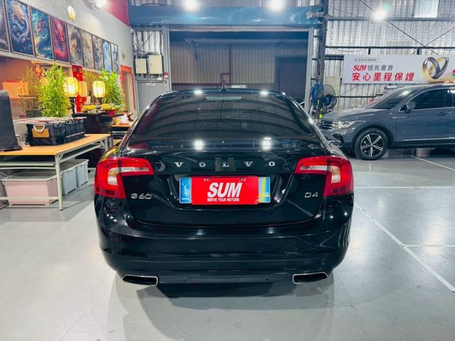 可全額貸款/方向盤F1換檔/柴油省油省稅大扭力/衛星導航/倒車影像/左右獨立恆溫  第17張相片