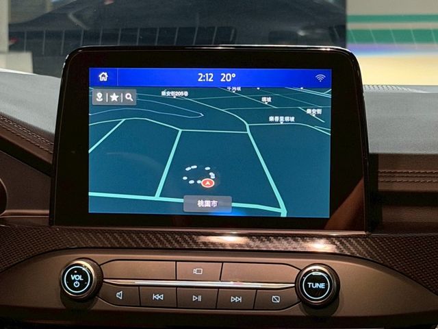 KUGA 250 ST-Line X 實跑2萬/百萬星空頂/電子可調式閥門/四輪驅動/250匹大馬力/全車氣氛燈可全貸  第9張相片