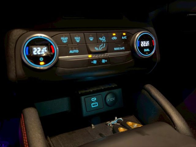 KUGA 250 ST-Line X 實跑2萬/百萬星空頂/電子可調式閥門/四輪驅動/250匹大馬力/全車氣氛燈可全貸  第10張相片