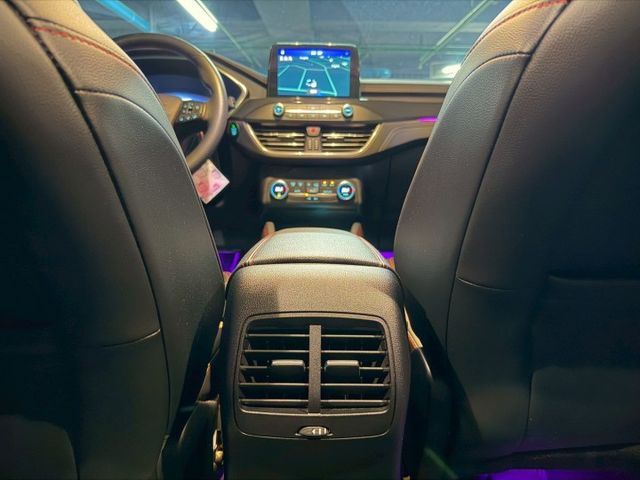 KUGA 250 ST-Line X 實跑2萬/百萬星空頂/電子可調式閥門/四輪驅動/250匹大馬力/全車氣氛燈可全貸  第13張相片