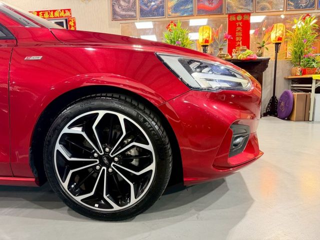 ST-LINE 法拉利紅實跑5萬/B&O九支環繞音響/倒車影響/ Level 2自動駕駛/Apple CarPlay  第4張相片