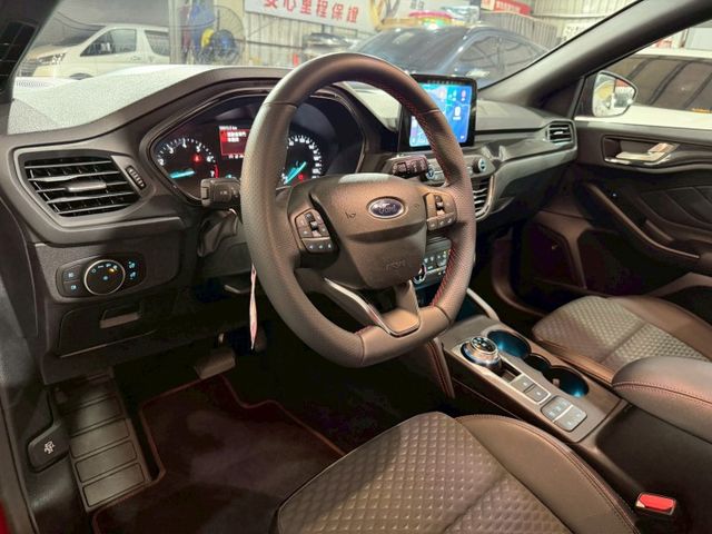 ST-LINE 法拉利紅實跑5萬/B&O九支環繞音響/倒車影響/ Level 2自動駕駛/Apple CarPlay  第6張相片