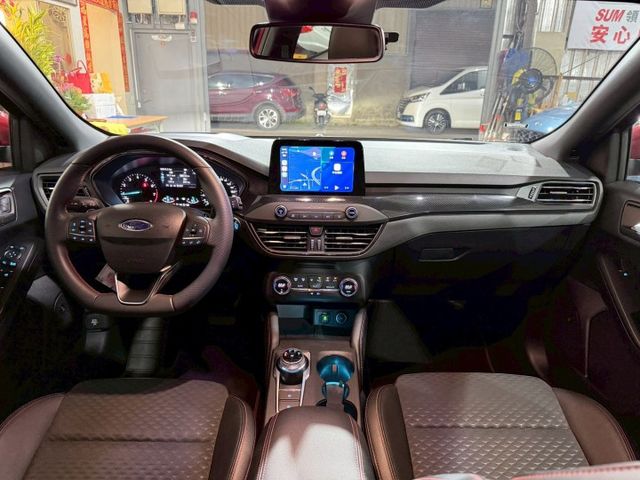 ST-LINE 法拉利紅實跑5萬/B&O九支環繞音響/倒車影響/ Level 2自動駕駛/Apple CarPlay  第9張相片