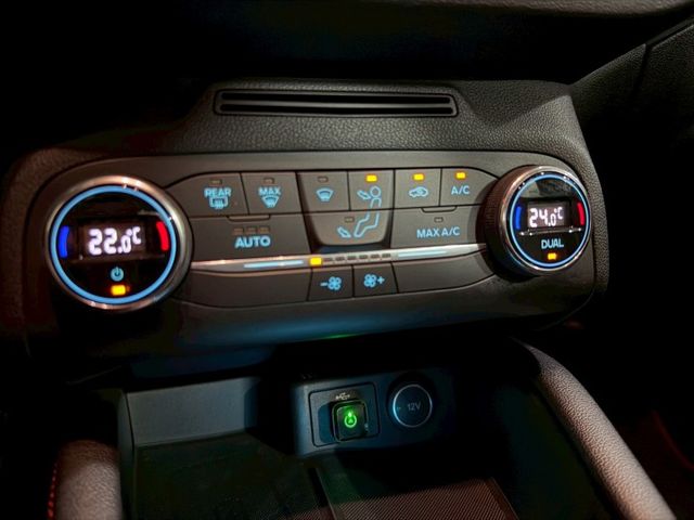 ST-LINE 法拉利紅實跑5萬/B&O九支環繞音響/倒車影響/ Level 2自動駕駛/Apple CarPlay  第13張相片