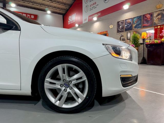 柴油新勢力/小改款數位儀表/恆溫定速/導航/倒車影像/盲點偵測/雙前座電動椅/可全貸  第4張相片