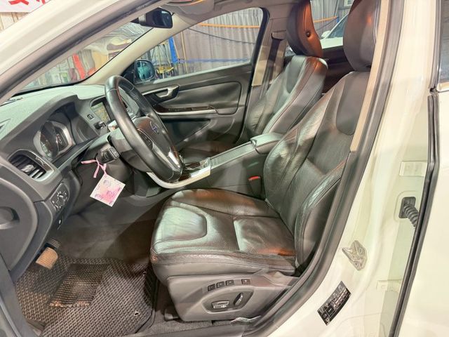 柴油新勢力/小改款數位儀表/恆溫定速/導航/倒車影像/盲點偵測/雙前座電動椅/可全貸  第5張相片