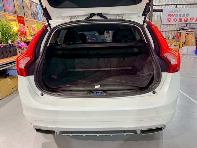 柴油新勢力/小改款數位儀表/恆溫定速/導航/倒車影像/盲點偵測/雙前座電動椅/可全貸  第16張相片