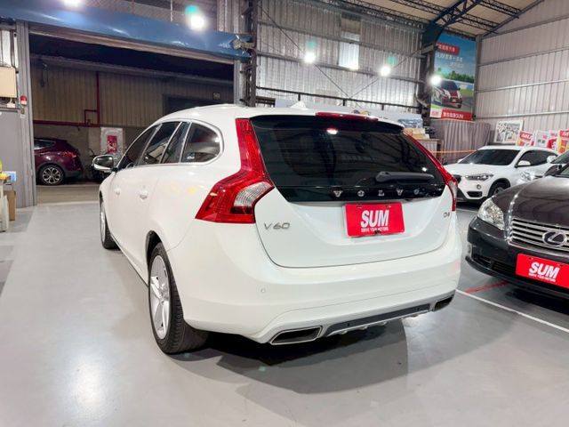 柴油新勢力/小改款數位儀表/恆溫定速/導航/倒車影像/盲點偵測/雙前座電動椅/可全貸  第17張相片