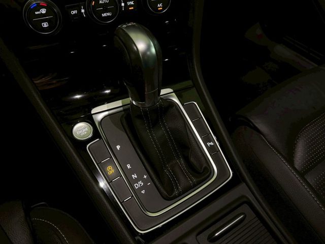 2018年式7.5代 GOLF 280TSI R-LINE 旅行車/實跑7萬公里/APPLE CARPLAY/全景天窗/  第14張相片