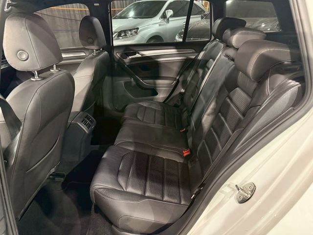 2018年式7.5代 GOLF 280TSI R-LINE 旅行車/實跑7萬公里/APPLE CARPLAY/全景天窗/  第15張相片