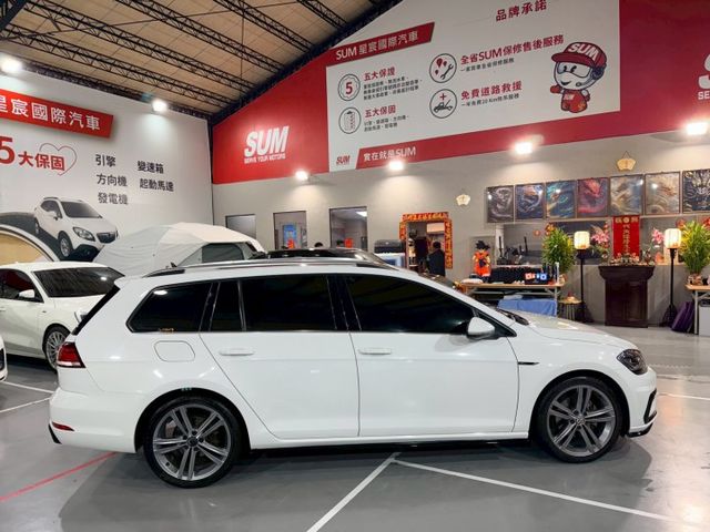 2018年式7.5代 GOLF 280TSI R-LINE 旅行車/實跑7萬公里/APPLE CARPLAY/全景天窗/  第20張相片