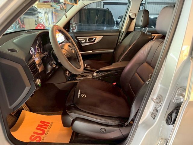 正一手車庫車/全車原版件/小改款車頭式樣/全景天窗/全新12.3吋安桌機/換四條全新輪胎/小改款尾燈  第5張相片